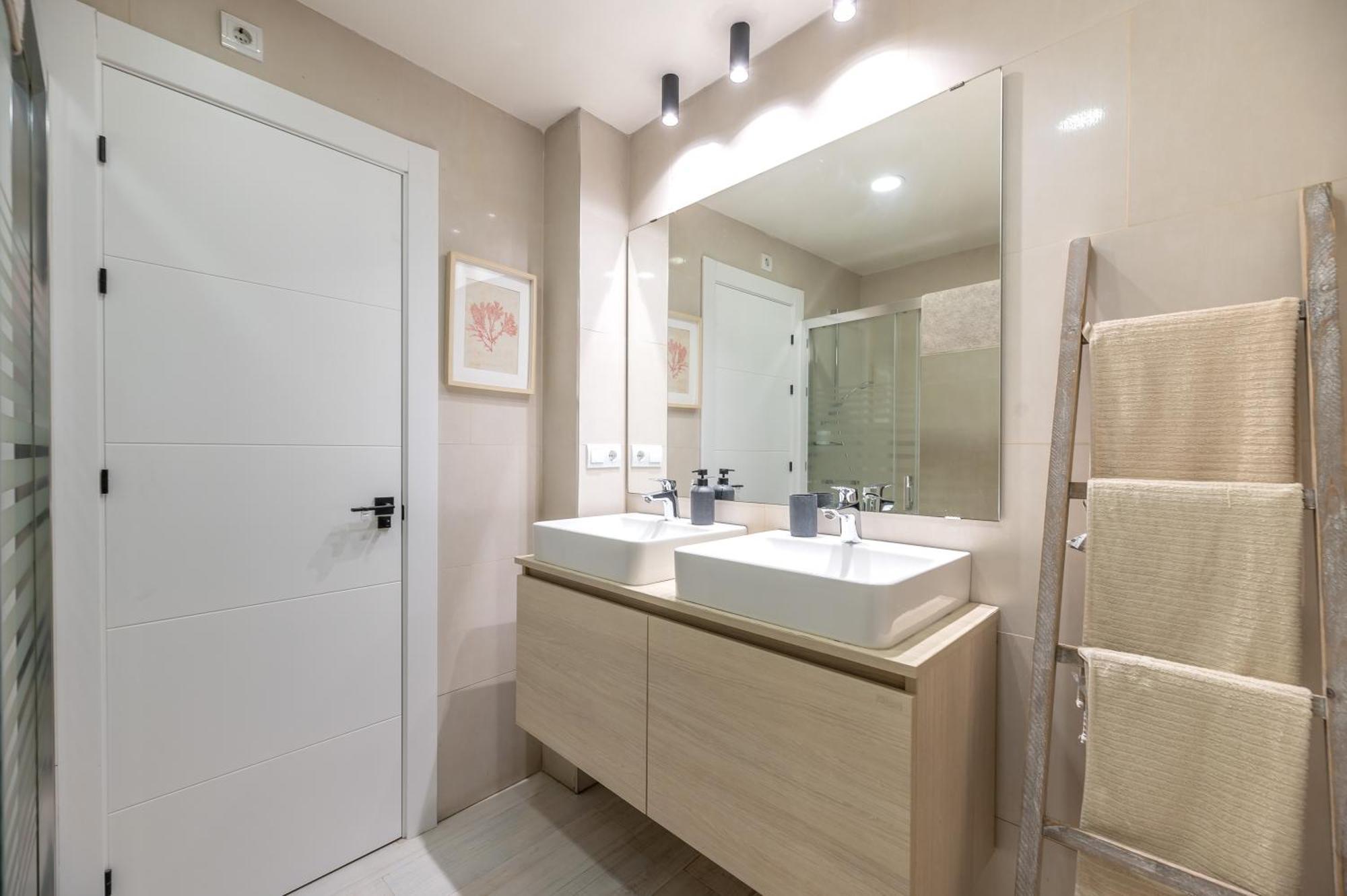 Victoria 16 Premium By Nagoa Homes Malaga Exterior photo