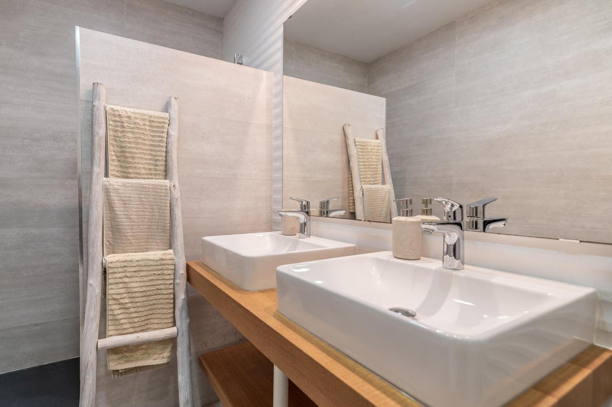Victoria 16 Premium By Nagoa Homes Malaga Exterior photo