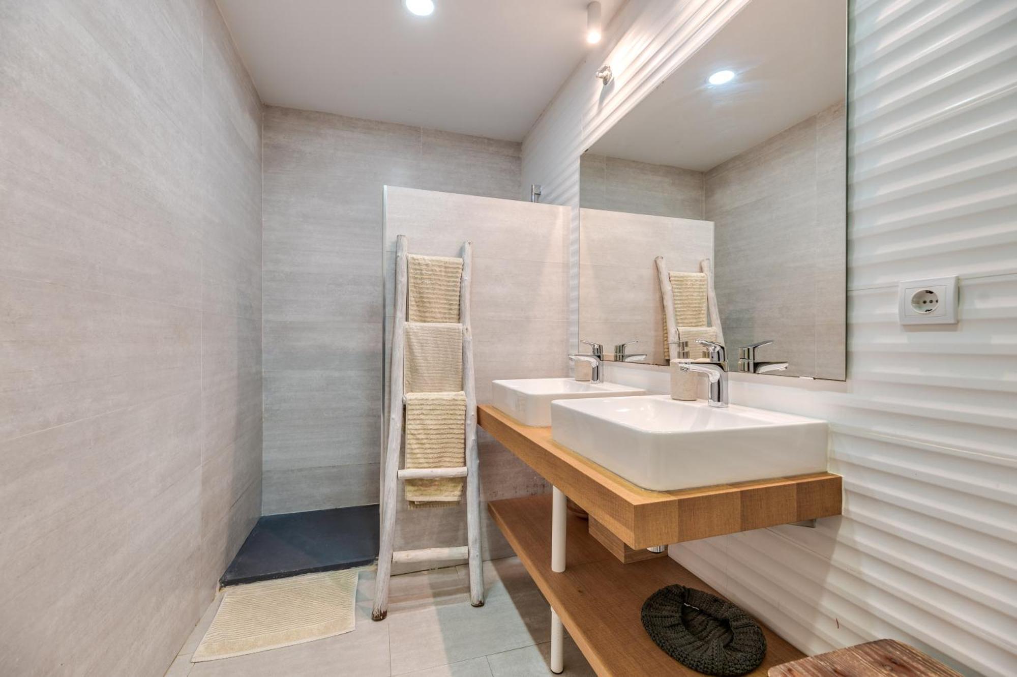 Victoria 16 Premium By Nagoa Homes Malaga Exterior photo