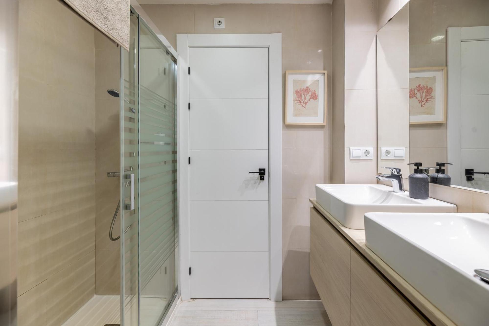 Victoria 16 Premium By Nagoa Homes Malaga Exterior photo